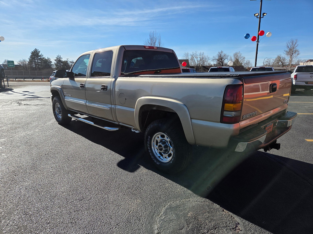 2005 GMC SIERRA K2500 Located at Dye Enterprises light-box-slides