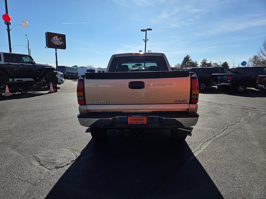2005 GMC SIERRA K2500 Located at Dye Enterprises light-box-slides