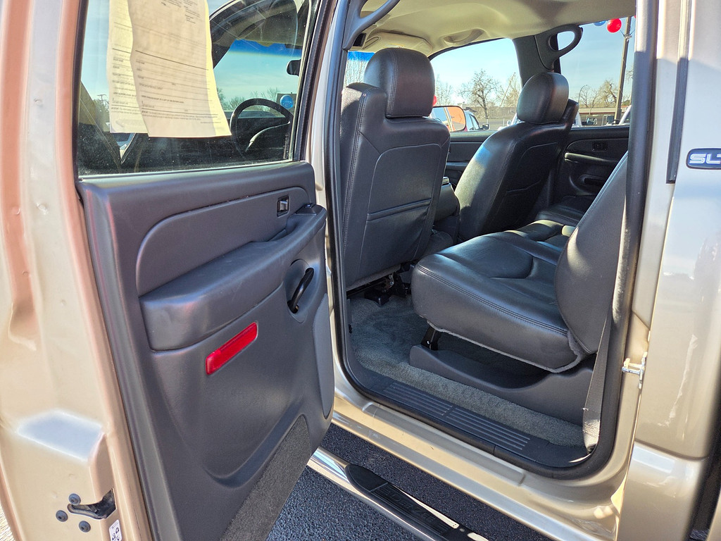 2005 GMC SIERRA K2500 Located at Dye Enterprises light-box-slides