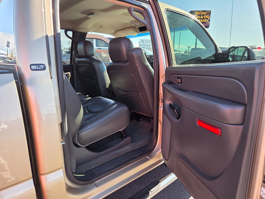 2005 GMC SIERRA K2500 Located at Dye Enterprises light-box-slides