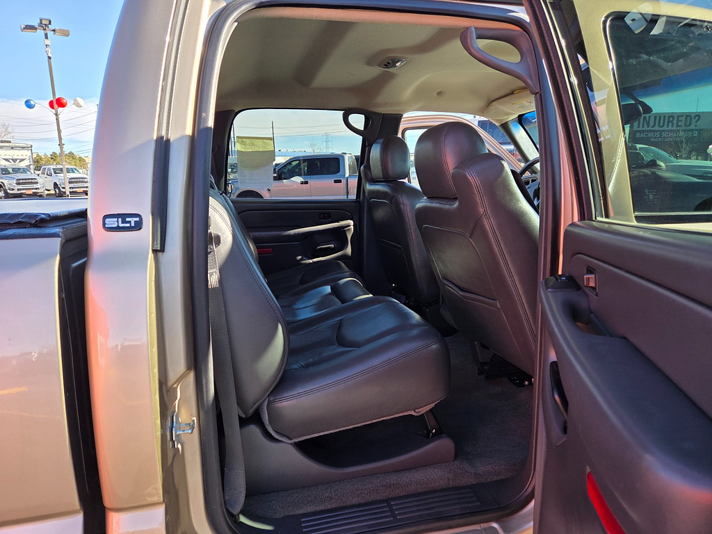 2005 GMC SIERRA K2500 Located at Dye Enterprises light-box-slides