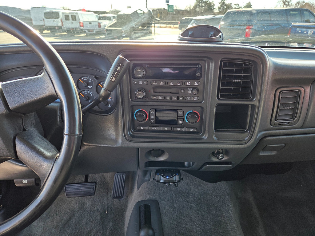 2005 GMC SIERRA K2500 Located at Dye Enterprises light-box-slides