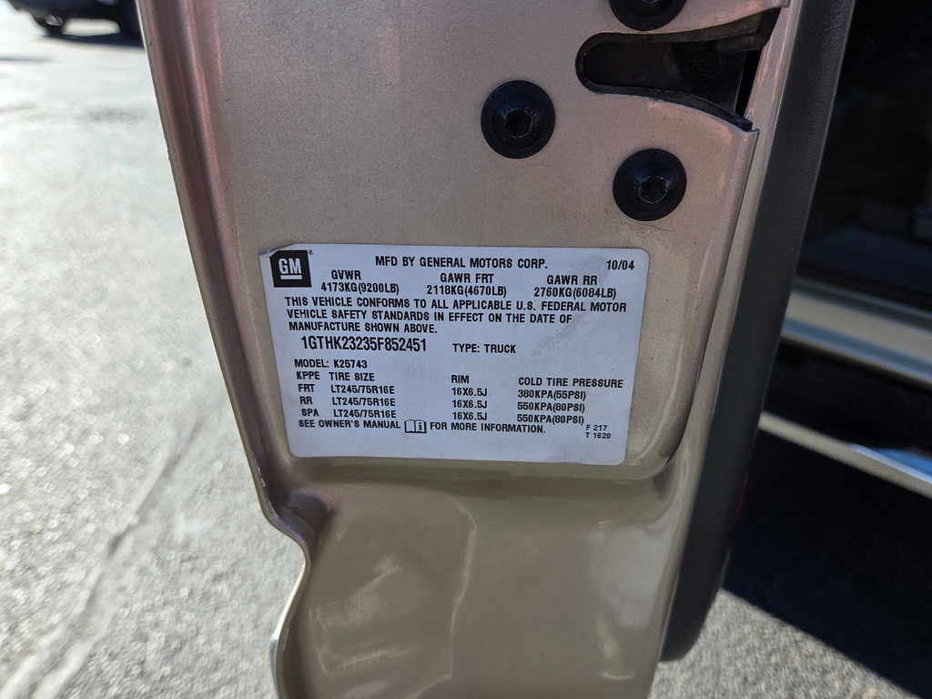 2005 GMC SIERRA K2500 Located at Dye Enterprises light-box-slides