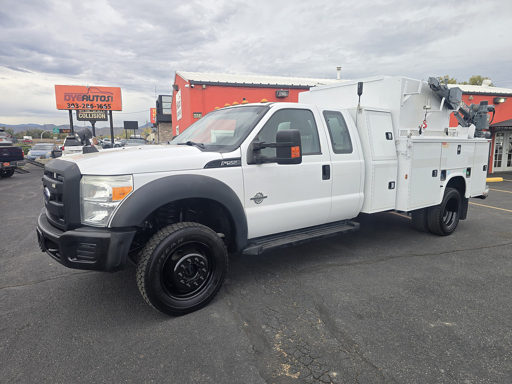 2016 Ford F550 Super Duty - Dual Rear Wheel