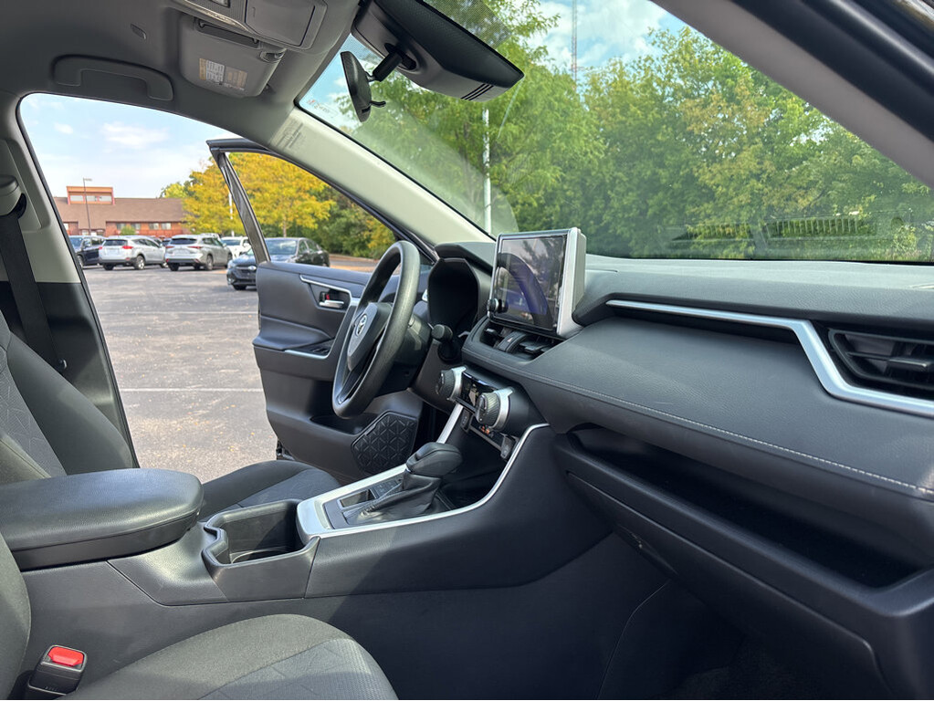 image-4 2025 Toyota RAV4