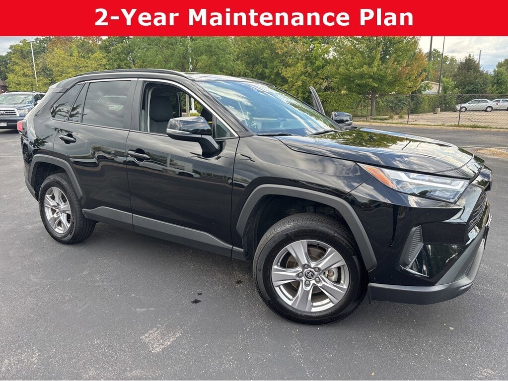 2025 Toyota RAV4 XLE's photo