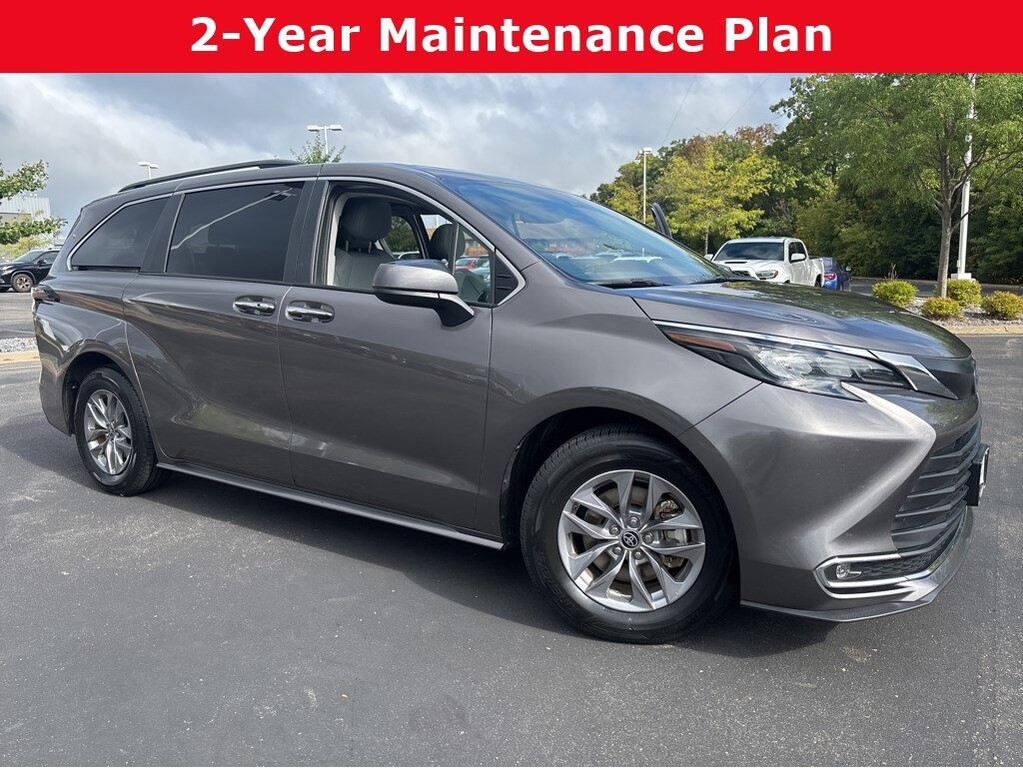 2024 Toyota Sienna XLE's photo