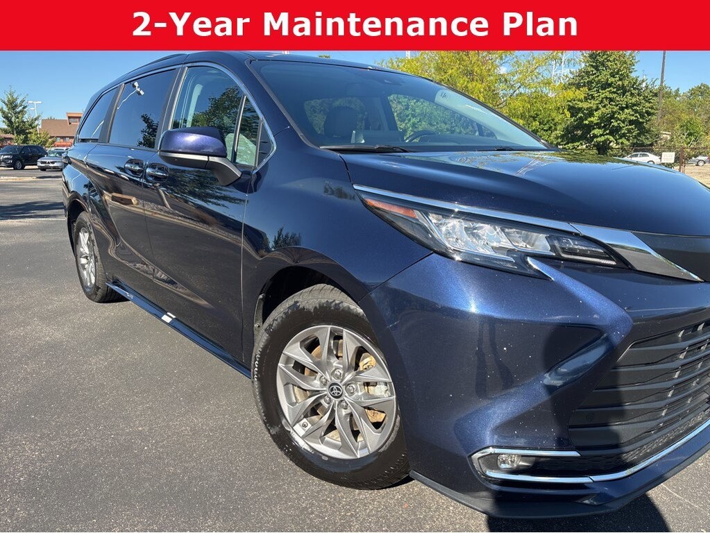 2024 Toyota Sienna XLE's photo