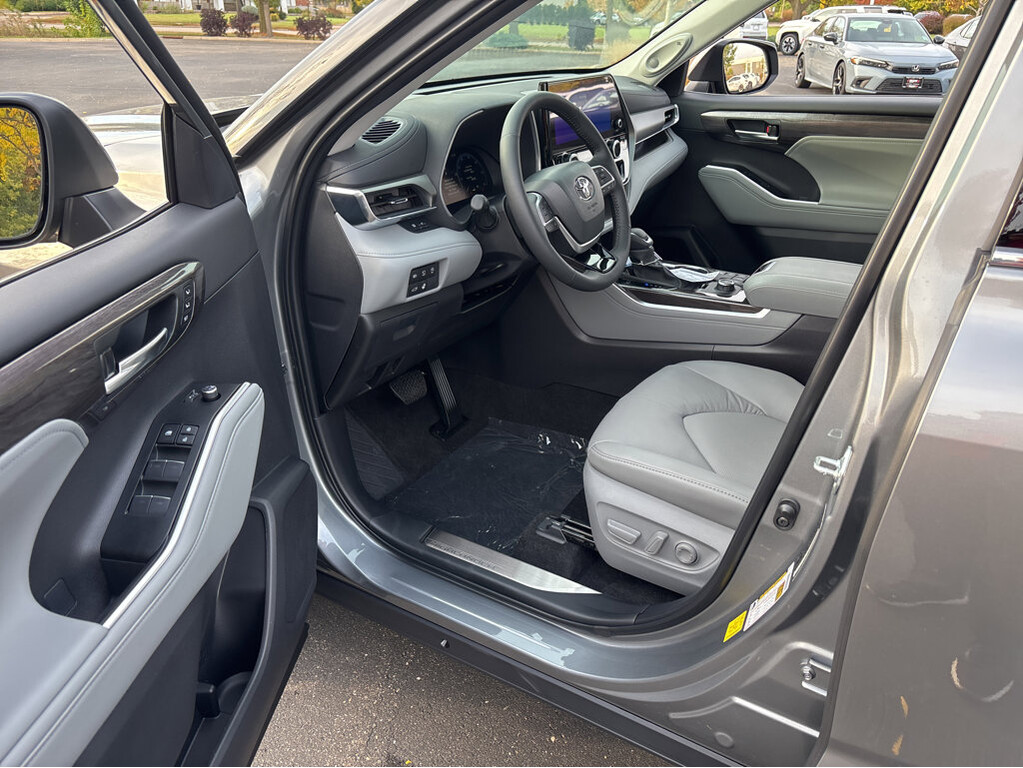 2026 Toyota Highlander Located at Smart Motors Toyota light-box-slides
