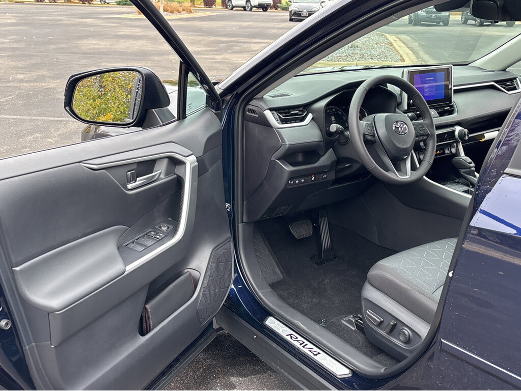 image-2 2025 Toyota RAV4