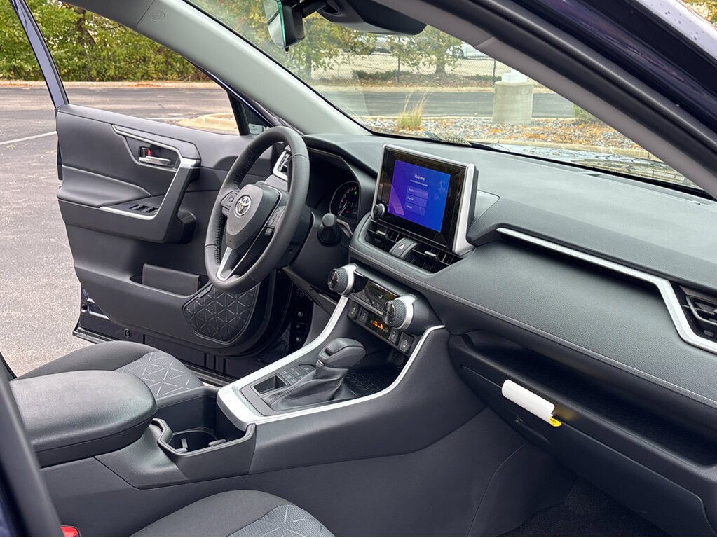 image-4 2025 Toyota RAV4