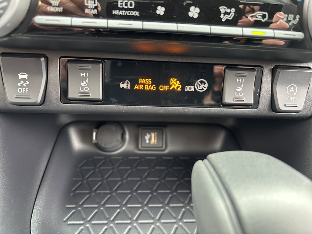 image-34 2025 Toyota RAV4