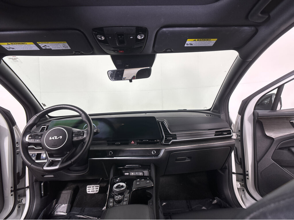 2023 Kia Sportage plug-in hybrid Located at Smart Motors Toyota slide-image