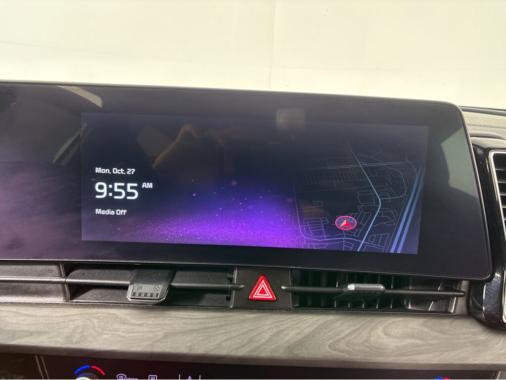 2023 Kia Sportage plug-in hybrid Located at Smart Motors Toyota slide-image