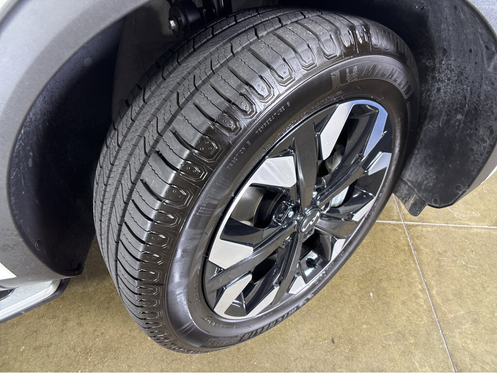 2023 Kia Sportage plug-in hybrid Located at Smart Motors Toyota slide-image