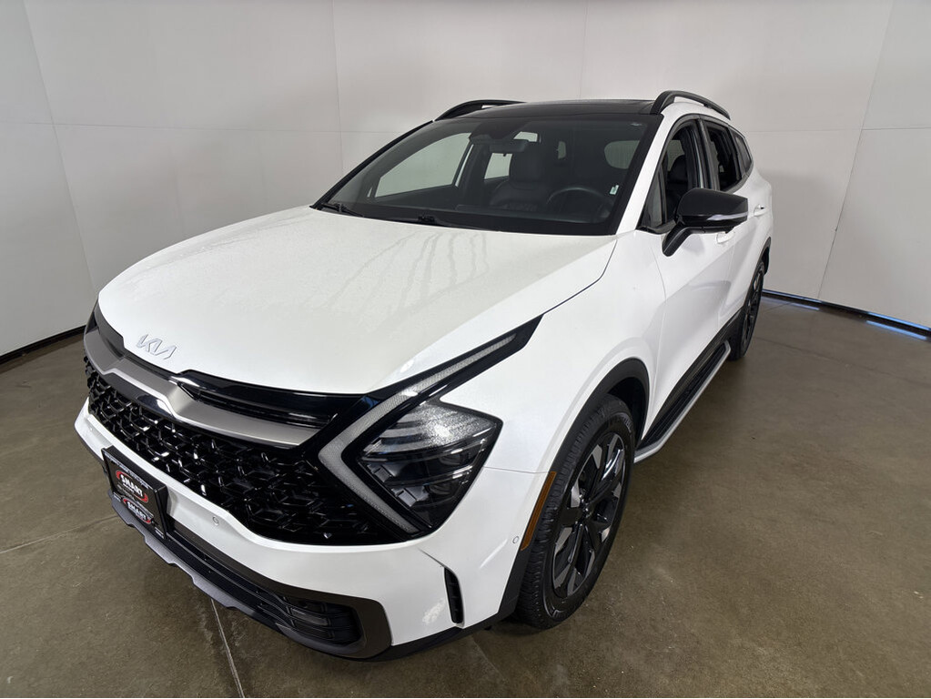 2023 Kia Sportage plug-in hybrid Located at Smart Motors Toyota slide-image