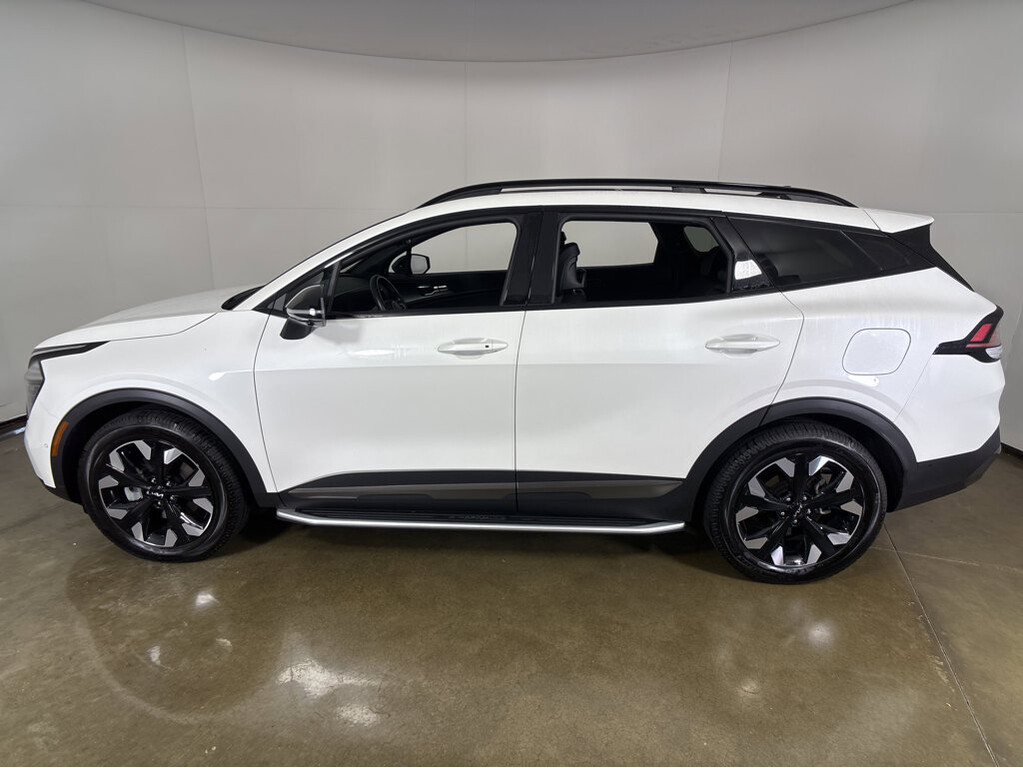 2023 Kia Sportage plug-in hybrid Located at Smart Motors Toyota slide-image