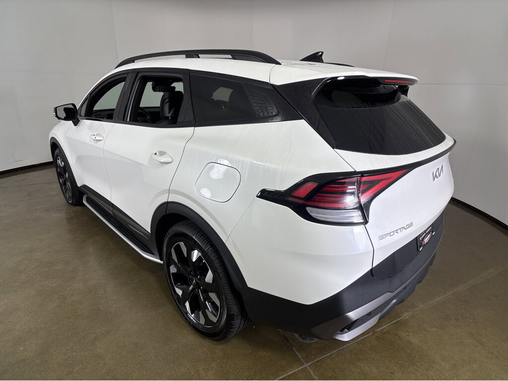 2023 Kia Sportage plug-in hybrid Located at Smart Motors Toyota slide-image