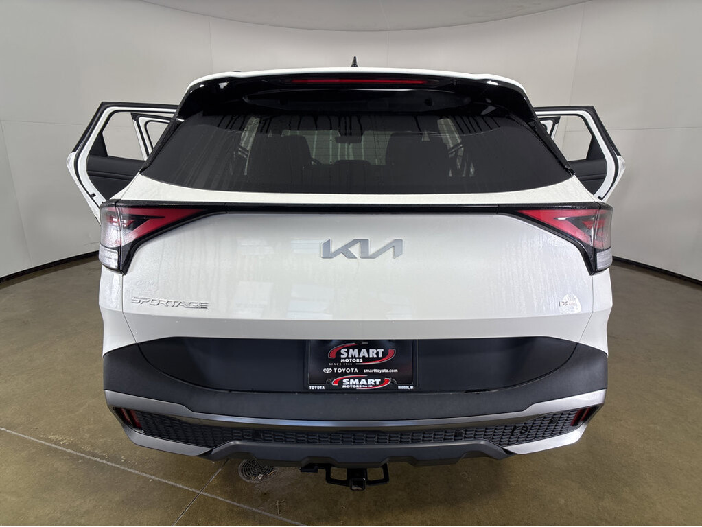 2023 Kia Sportage plug-in hybrid Located at Smart Motors Toyota slide-image