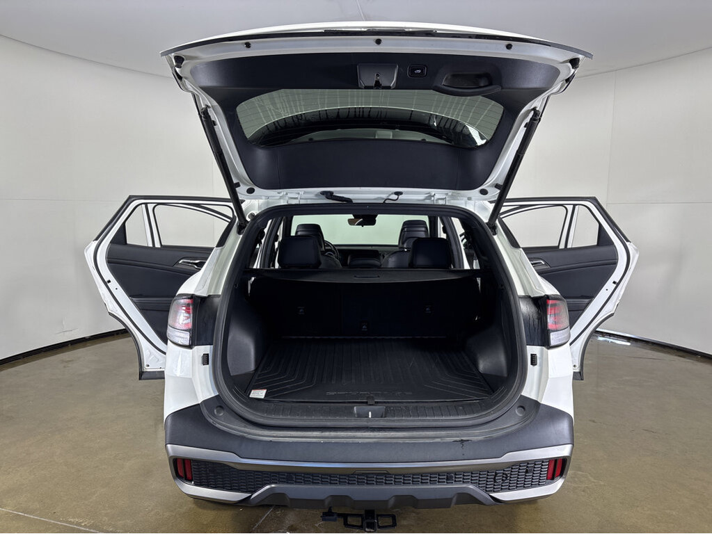 2023 Kia Sportage plug-in hybrid Located at Smart Motors Toyota slide-image