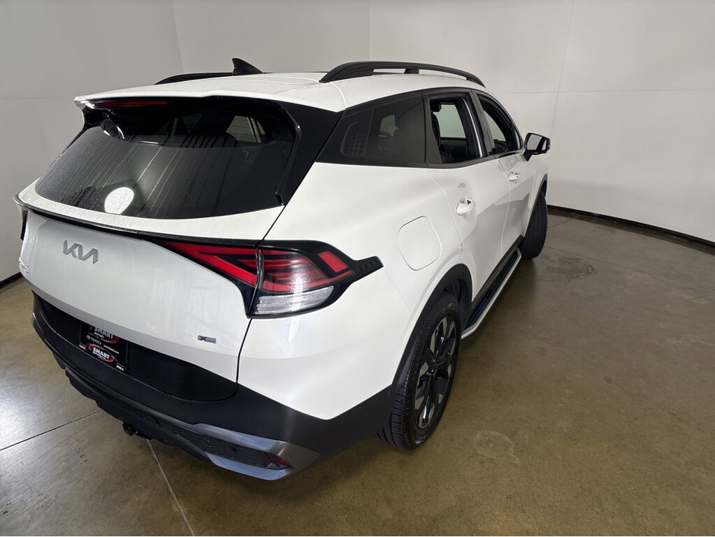 2023 Kia Sportage plug-in hybrid Located at Smart Motors Toyota slide-image