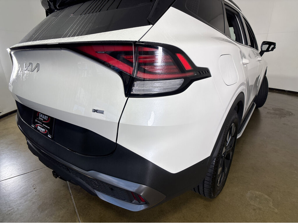 2023 Kia Sportage plug-in hybrid Located at Smart Motors Toyota slide-image