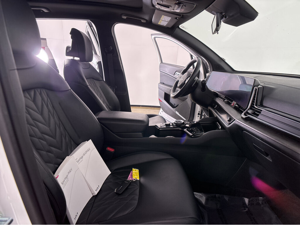 2023 Kia Sportage plug-in hybrid Located at Smart Motors Toyota slide-image