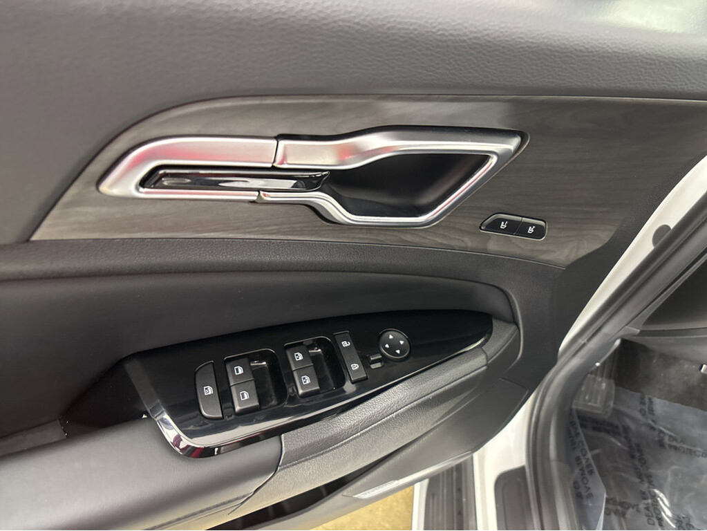 2023 Kia Sportage plug-in hybrid Located at Smart Motors Toyota slide-image