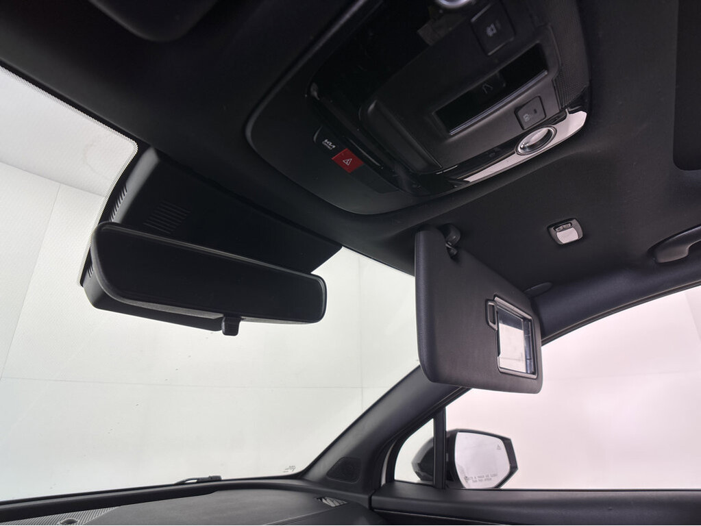 2023 Kia Sportage plug-in hybrid Located at Smart Motors Toyota slide-image