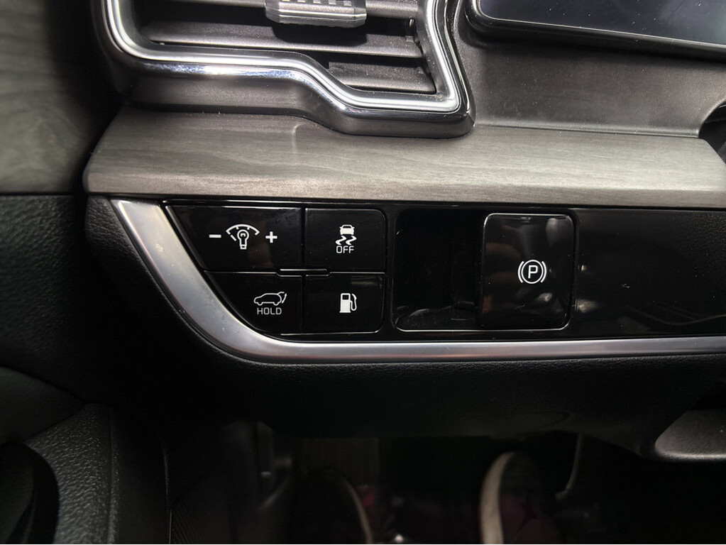 2023 Kia Sportage plug-in hybrid Located at Smart Motors Toyota slide-image