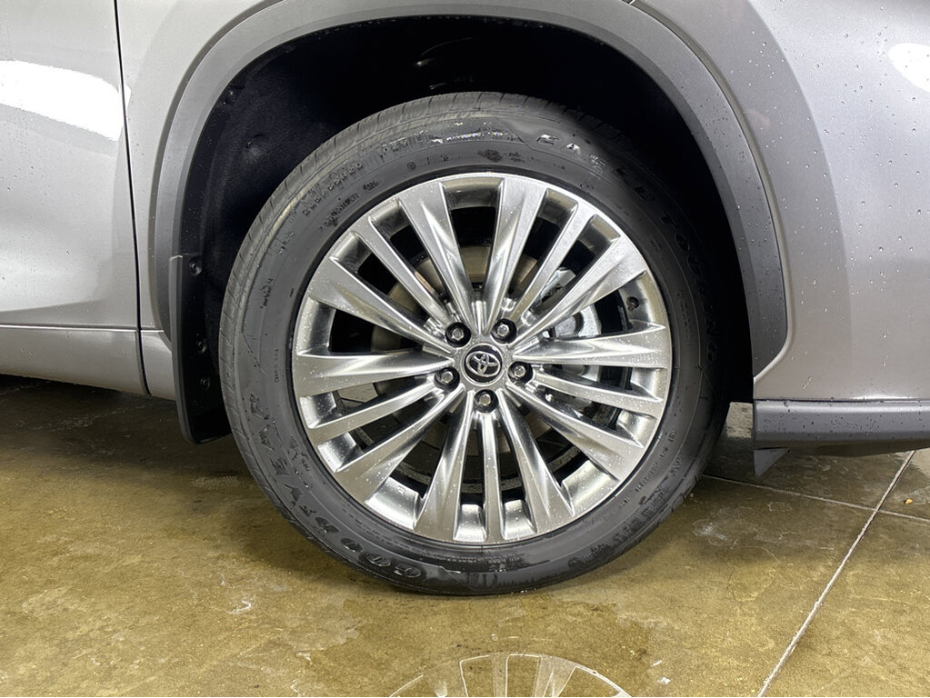 image-8 2026 Toyota Highlander