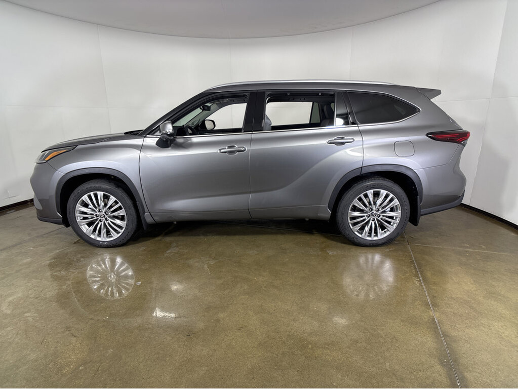 image-10 2026 Toyota Highlander