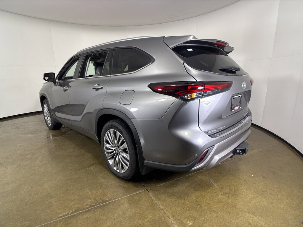 image-11 2026 Toyota Highlander