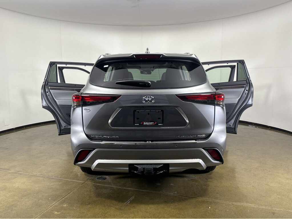 image-12 2026 Toyota Highlander