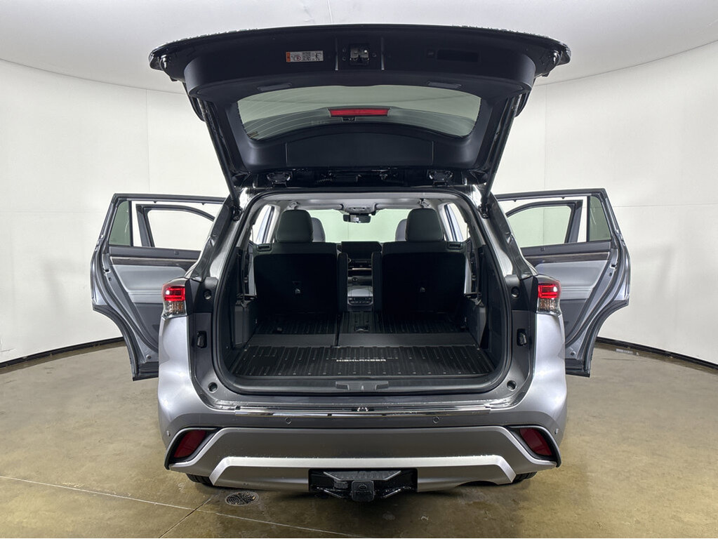 image-13 2026 Toyota Highlander