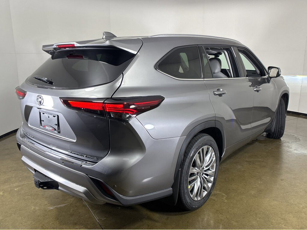 image-14 2026 Toyota Highlander