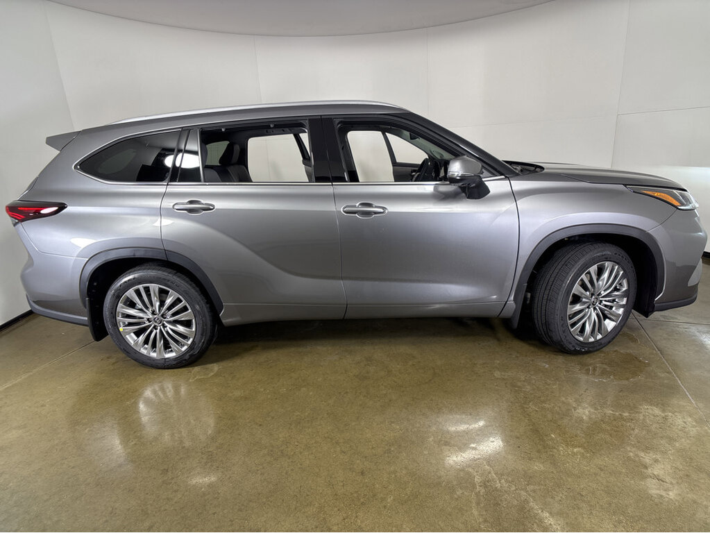 image-16 2026 Toyota Highlander