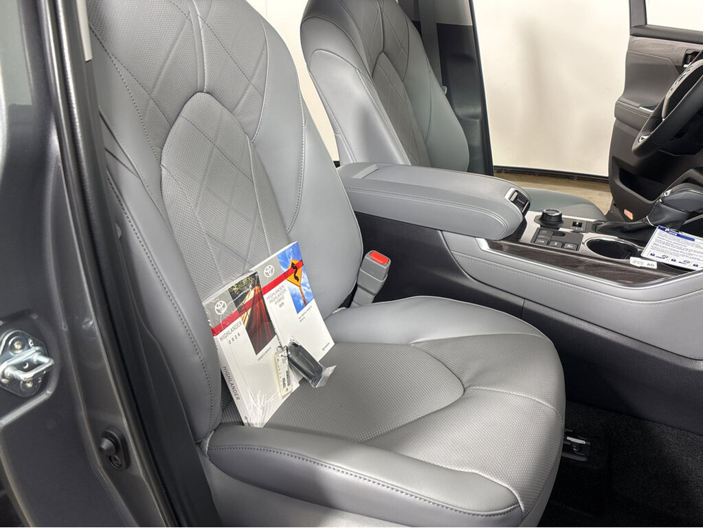 image-21 2026 Toyota Highlander