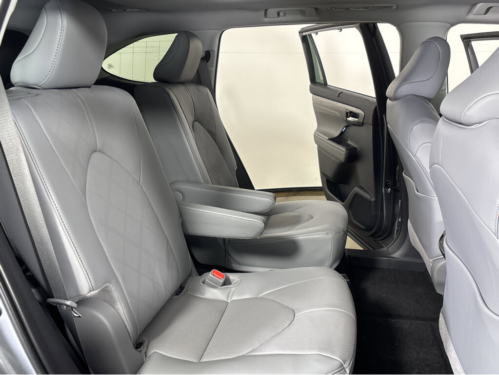 image-26 2026 Toyota Highlander