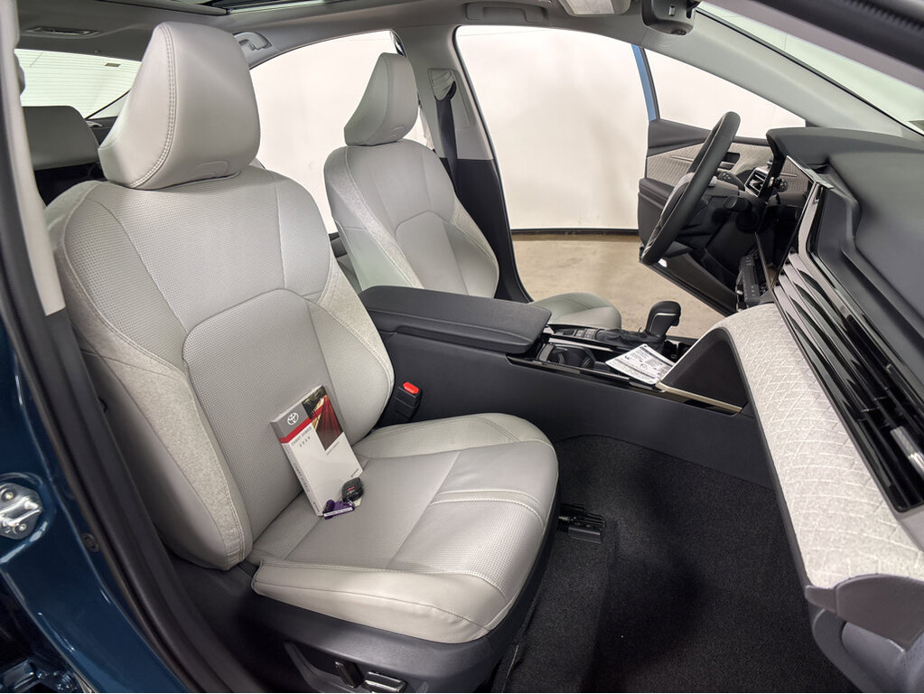 image-4 2026 Toyota Camry Hybrid