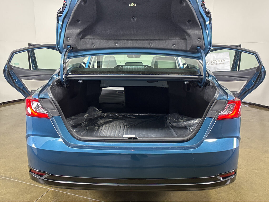 image-13 2026 Toyota Camry Hybrid