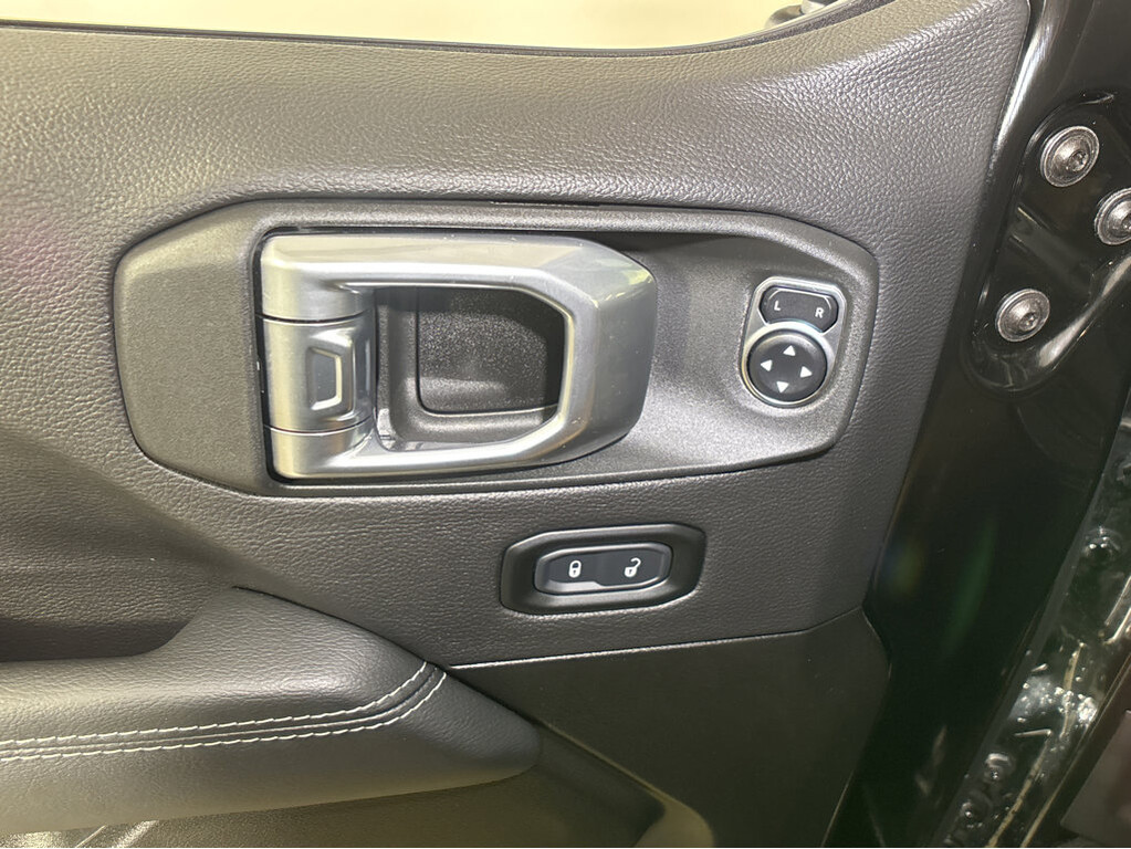 image-29 2023 Jeep Gladiator