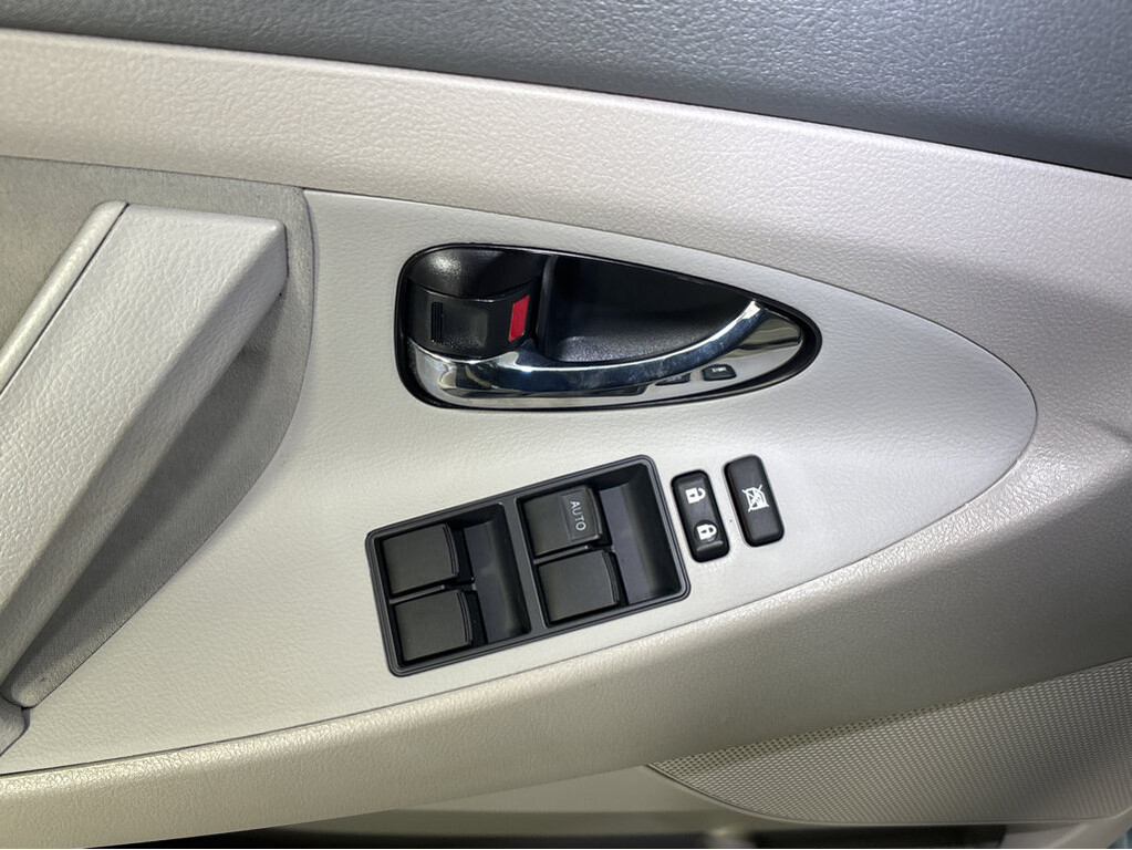 image-30 2009 Toyota Camry