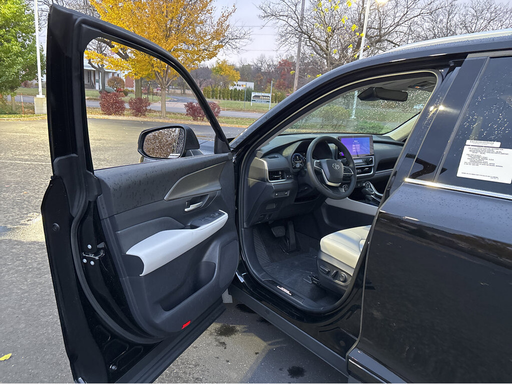 image-2 2026 Toyota Grand Highlander