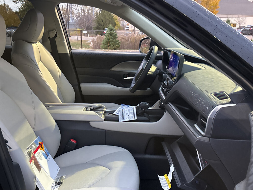 image-27 2026 Toyota Grand Highlander