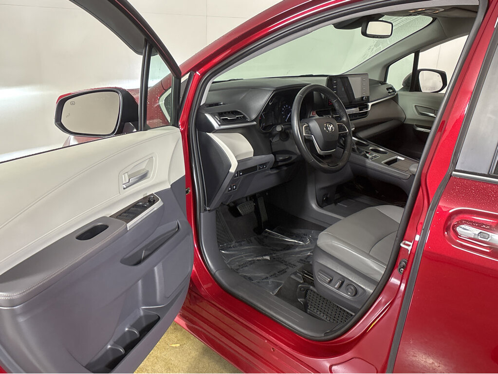 2021 Toyota Sienna Located at Smart Motors Toyota slide-image