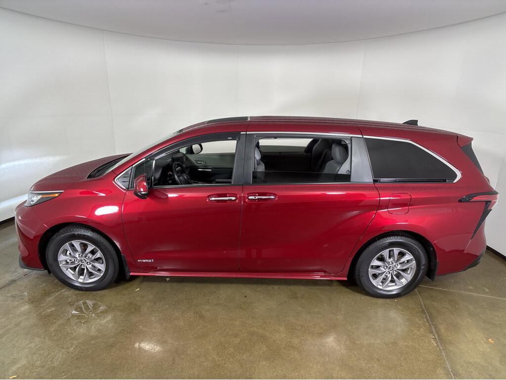 2021 Toyota Sienna Located at Smart Motors Toyota slide-image