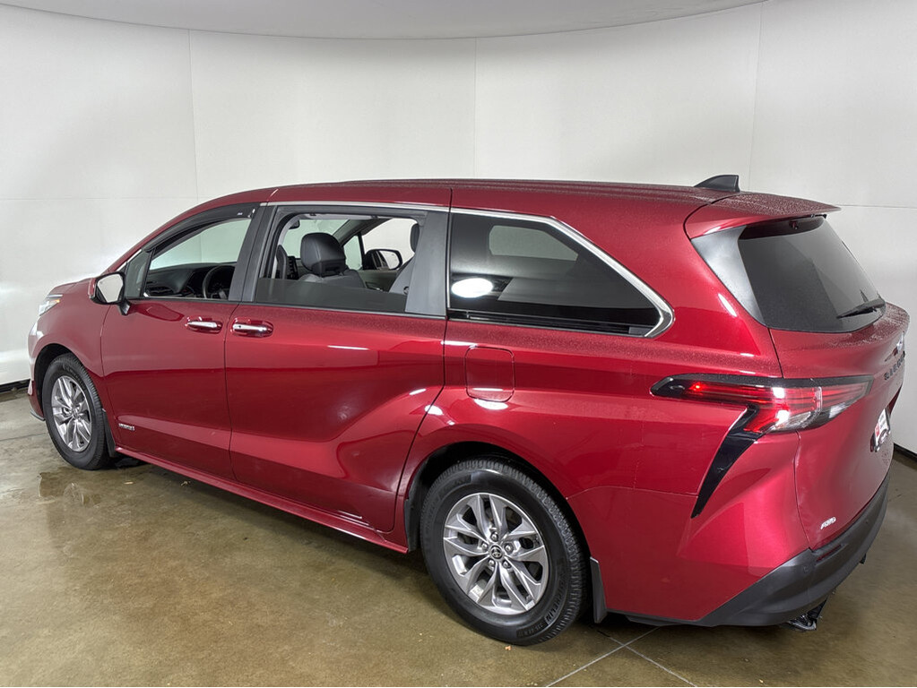 2021 Toyota Sienna Located at Smart Motors Toyota slide-image