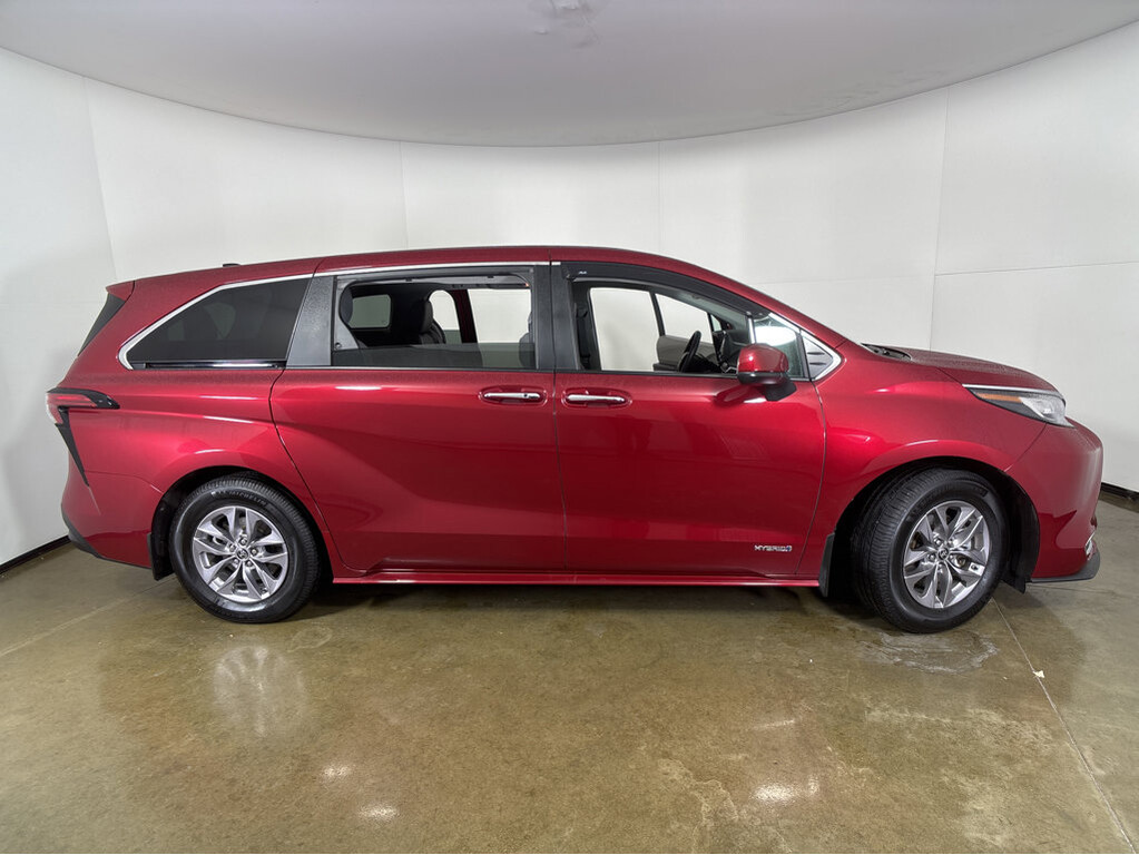 2021 Toyota Sienna Located at Smart Motors Toyota slide-image