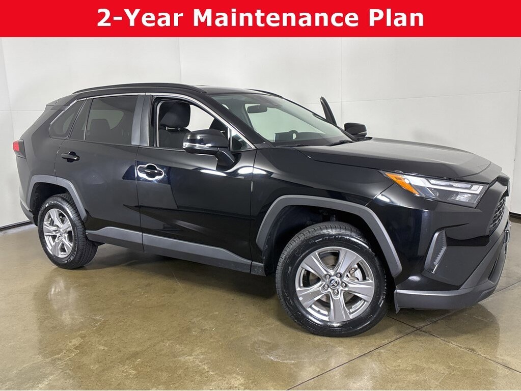 2024 Toyota RAV4 XLE's photo